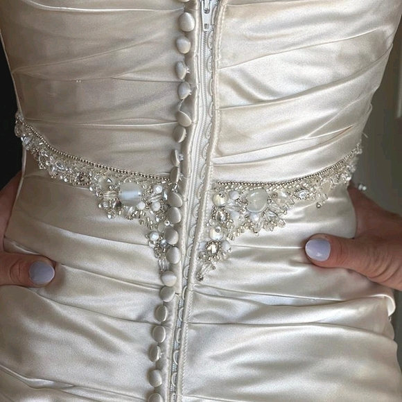 Beautiful ivory wedding dress ballgown in EUC! - Picture 10 of 10